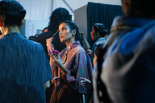 Transformez Votre Garde-Robe : Astuces DIY Pour des Vêtements Tendance !