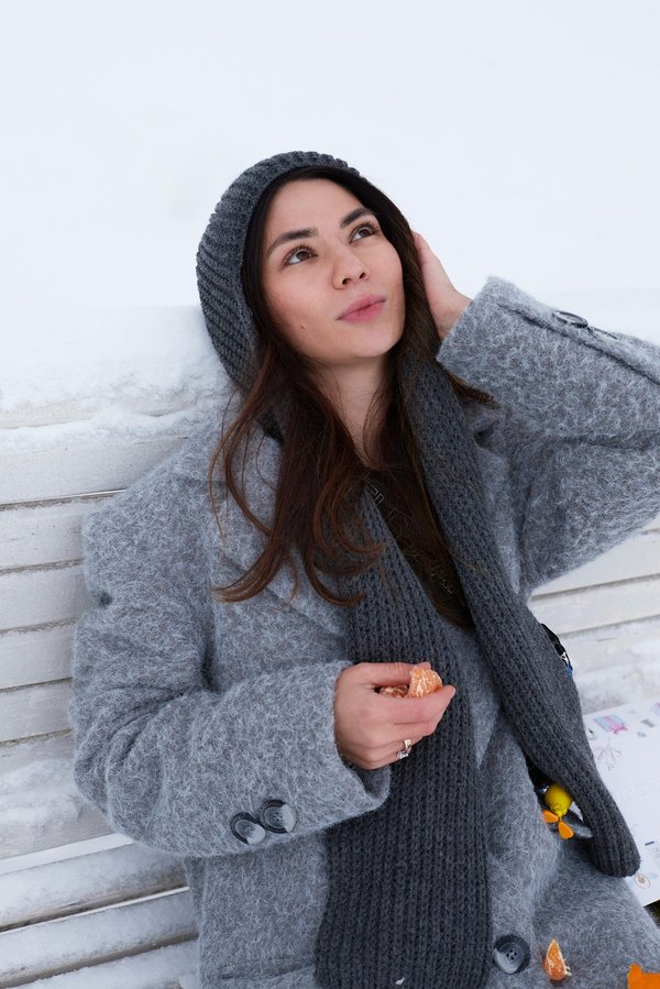 L'écharpe femme hiver : accessoire incontournable de la garde-robe féminine